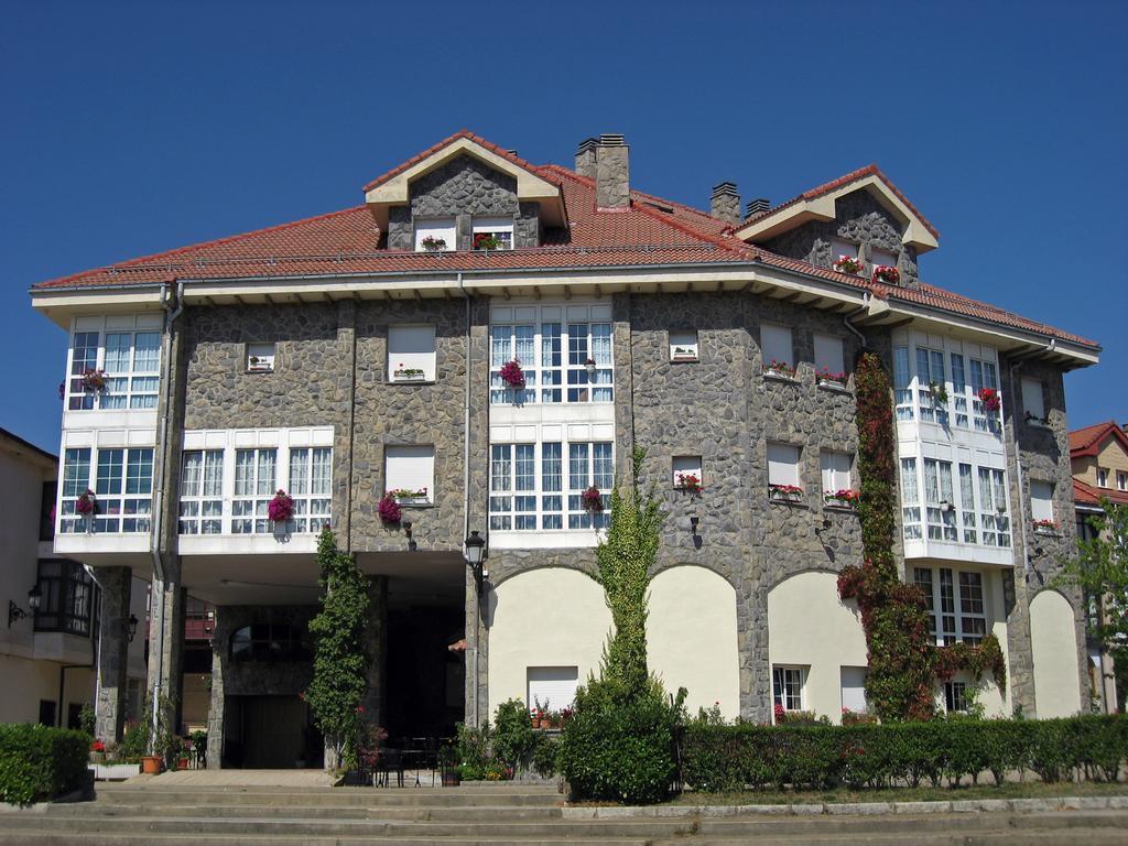 Hotel Presa Riano  Exterior photo